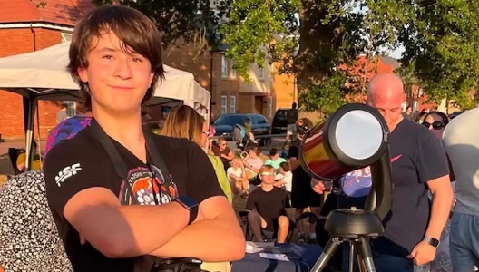 Hundreds attend teenager's eclipse party